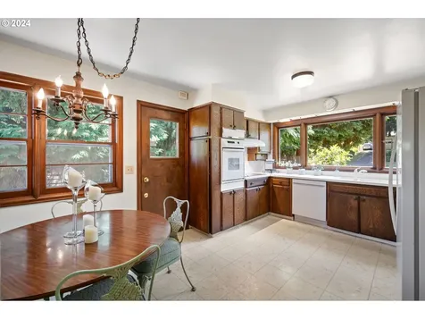 4705 Ne Ainsworth Street Portland OR 97218