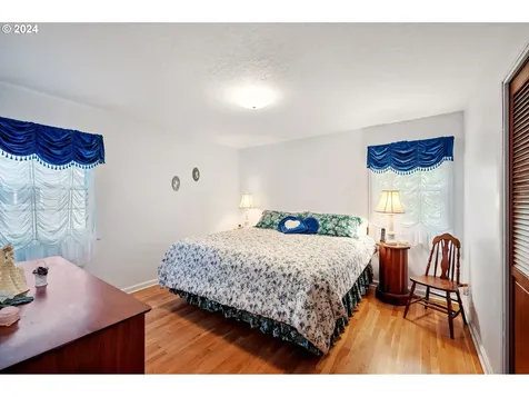 4705 Ne Ainsworth Street Portland OR 97218