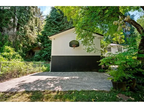 4705 Ne Ainsworth Street Portland OR 97218