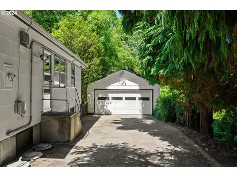 4705 Ne Ainsworth Street Portland OR 97218