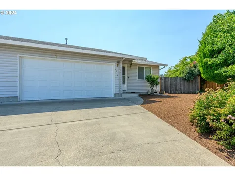 2516 NE Norton Court Mcminnville OR 97128