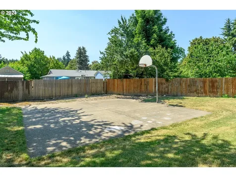 2516 NE Norton Court Mcminnville OR 97128