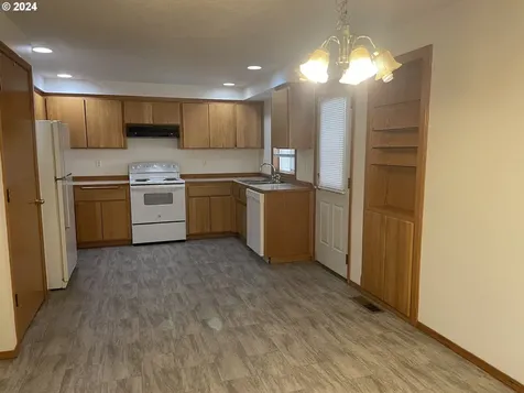 2516 NE Norton Court Mcminnville OR 97128