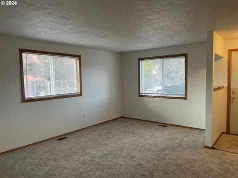 2516 NE Norton Court Mcminnville OR 97128