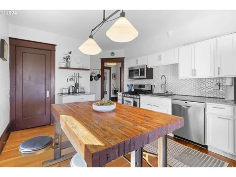 10106 NW Wilark Avenue Portland OR 97231