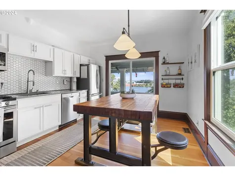 10106 NW Wilark Avenue Portland OR 97231