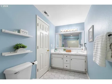 705 Nw Fremont Street Camas WA 98607
