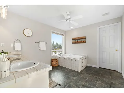 705 Nw Fremont Street Camas WA 98607