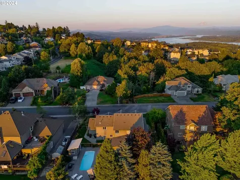 705 Nw Fremont Street Camas WA 98607