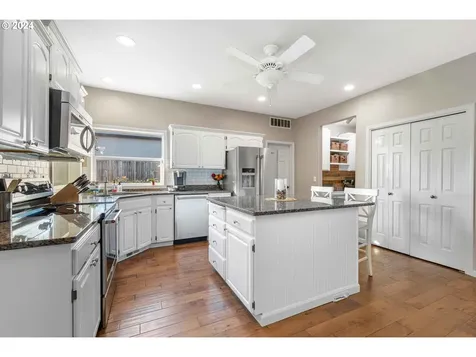705 Nw Fremont Street Camas WA 98607