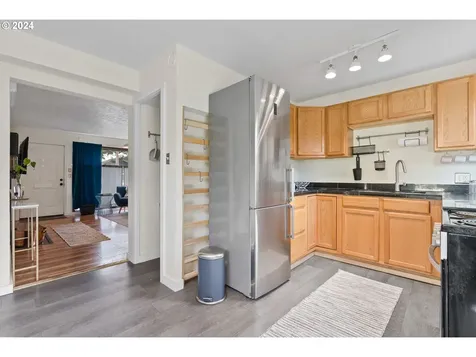 6405 NE 6th Avenue Portland OR 97211