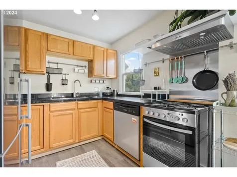 6405 NE 6th Avenue Portland OR 97211
