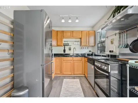 6405 NE 6th Avenue Portland OR 97211