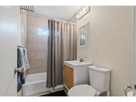 6405 NE 6th Avenue Portland OR 97211