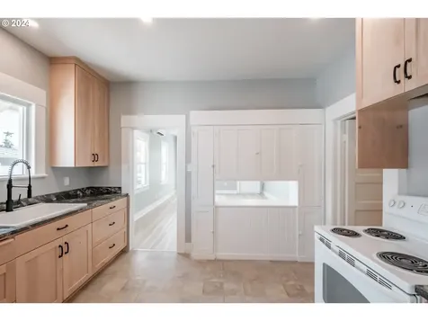 145 Kesling Street Harrisburg OR 97446