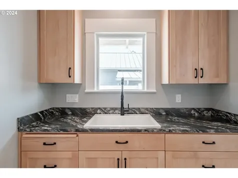 145 Kesling Street Harrisburg OR 97446