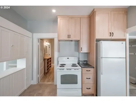 145 Kesling Street Harrisburg OR 97446