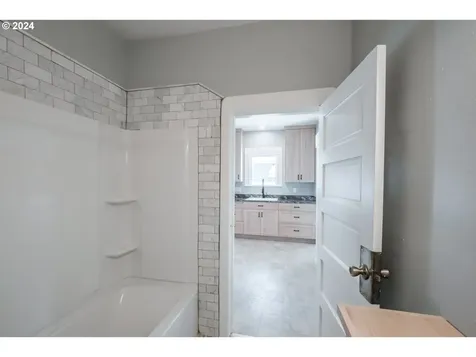145 Kesling Street Harrisburg OR 97446
