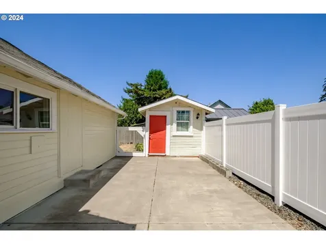 145 Kesling Street Harrisburg OR 97446