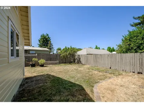 145 Kesling Street Harrisburg OR 97446