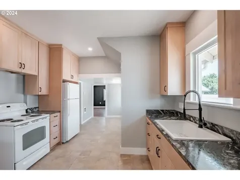 145 Kesling Street Harrisburg OR 97446