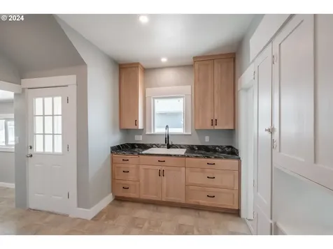 145 Kesling Street Harrisburg OR 97446