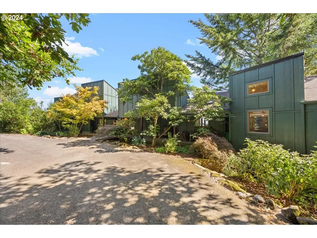 2009 Sw Mount Hood Lane Portland OR 97239