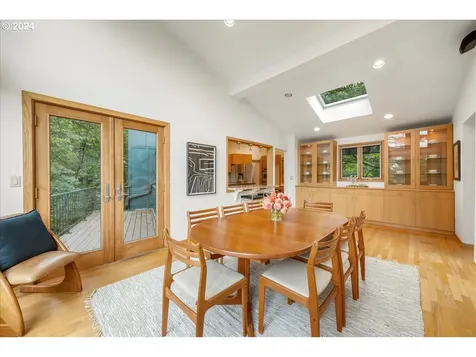 2009 Sw Mount Hood Lane Portland OR 97239