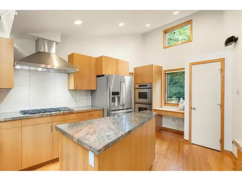 2009 Sw Mount Hood Lane Portland OR 97239