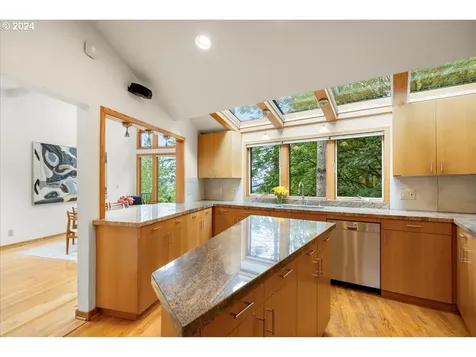 2009 Sw Mount Hood Lane Portland OR 97239
