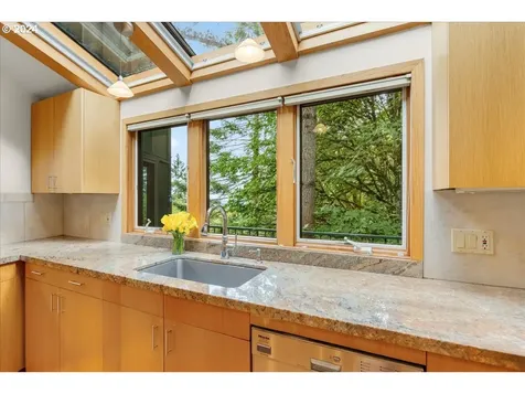 2009 Sw Mount Hood Lane Portland OR 97239