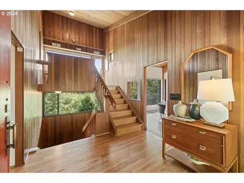 2009 Sw Mount Hood Lane Portland OR 97239