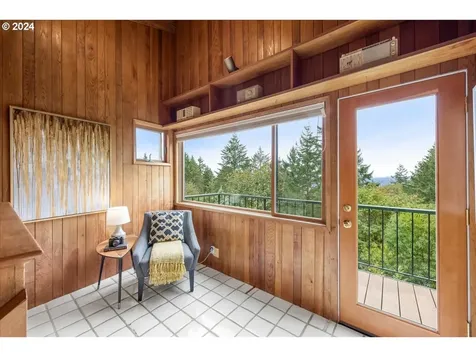 2009 Sw Mount Hood Lane Portland OR 97239