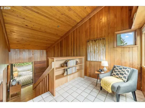 2009 Sw Mount Hood Lane Portland OR 97239