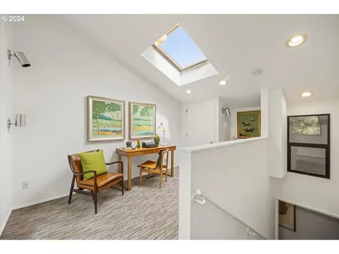 2009 Sw Mount Hood Lane Portland OR 97239