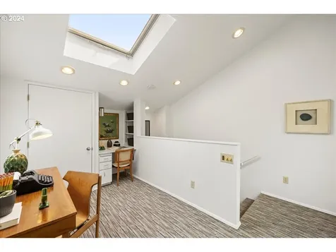 2009 Sw Mount Hood Lane Portland OR 97239