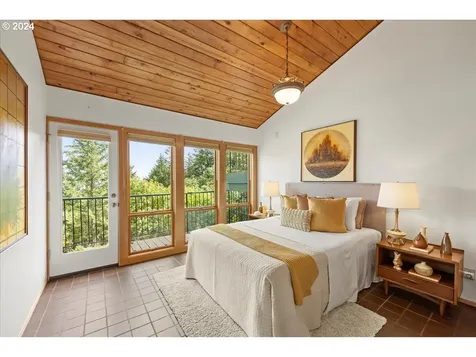 2009 Sw Mount Hood Lane Portland OR 97239