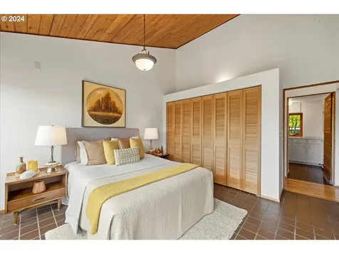 2009 Sw Mount Hood Lane Portland OR 97239
