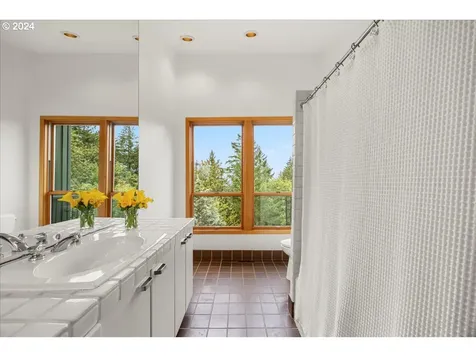 2009 Sw Mount Hood Lane Portland OR 97239