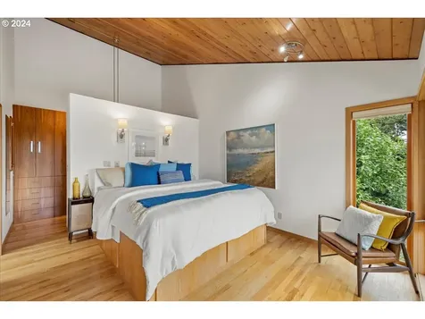 2009 Sw Mount Hood Lane Portland OR 97239