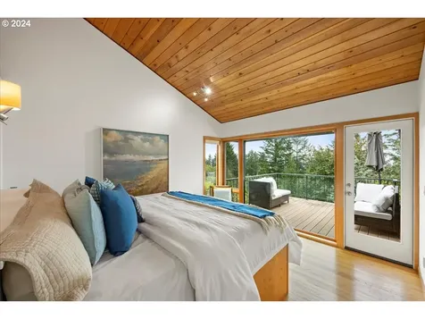 2009 Sw Mount Hood Lane Portland OR 97239