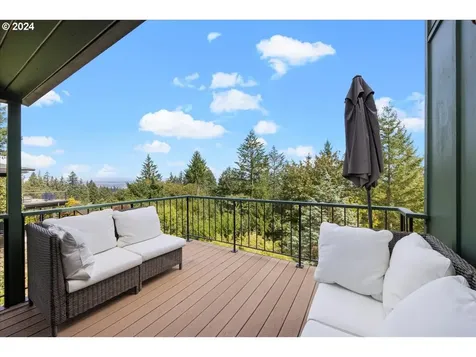 2009 Sw Mount Hood Lane Portland OR 97239