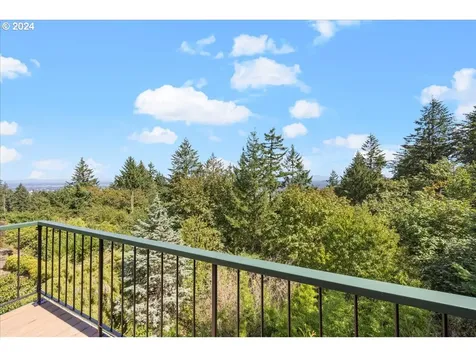 2009 Sw Mount Hood Lane Portland OR 97239