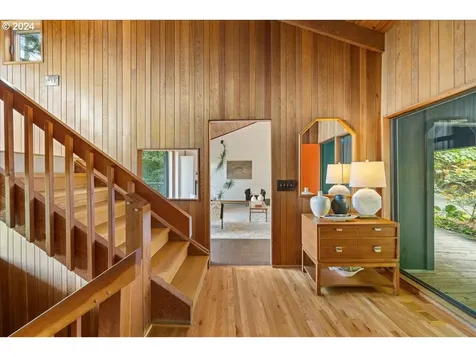 2009 Sw Mount Hood Lane Portland OR 97239