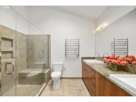 2009 Sw Mount Hood Lane Portland OR 97239