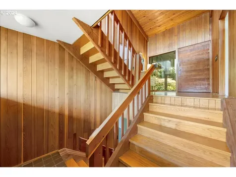 2009 Sw Mount Hood Lane Portland OR 97239