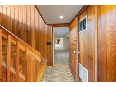 2009 Sw Mount Hood Lane Portland OR 97239