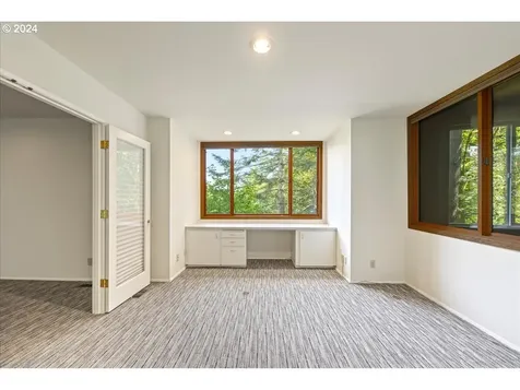 2009 Sw Mount Hood Lane Portland OR 97239