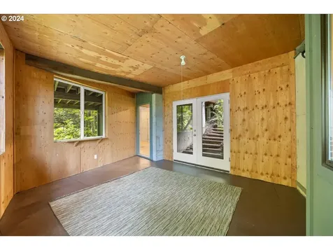 2009 Sw Mount Hood Lane Portland OR 97239