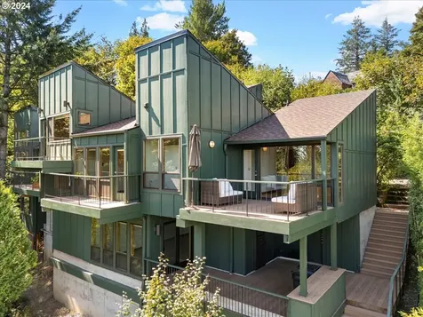 2009 Sw Mount Hood Lane Portland OR 97239